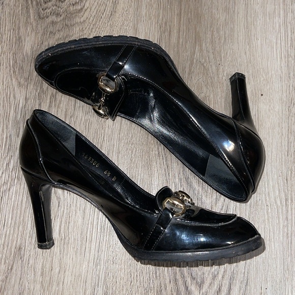 GUCCI BLACK PATENT LEATHER ROUND TOE PUMPS WITH SILVER HORSE-BIT BUCKLE 6.5 - Picture 3 of 10